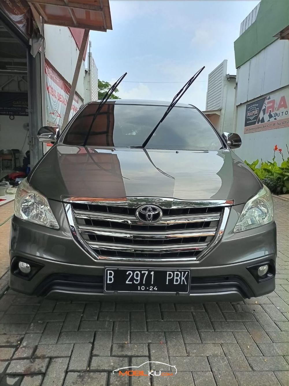 Mobil Toyota Kijang Innova 2014