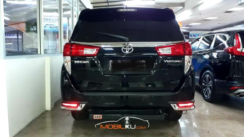 Mobil Toyota Kijang Innova 2017