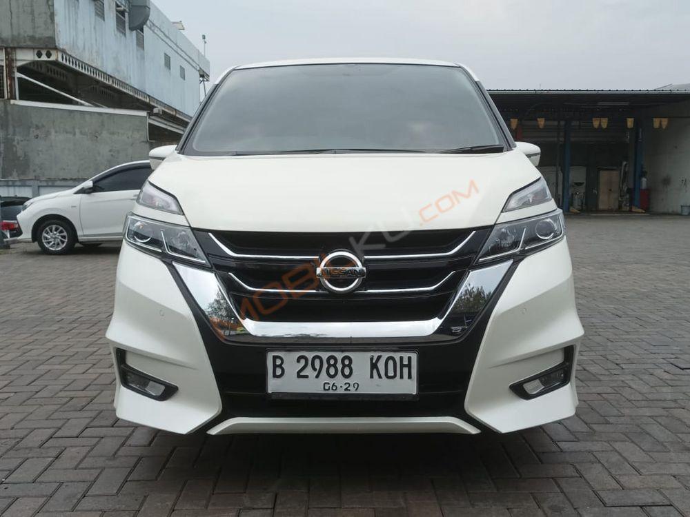 Mobil Nissan Serena 2019