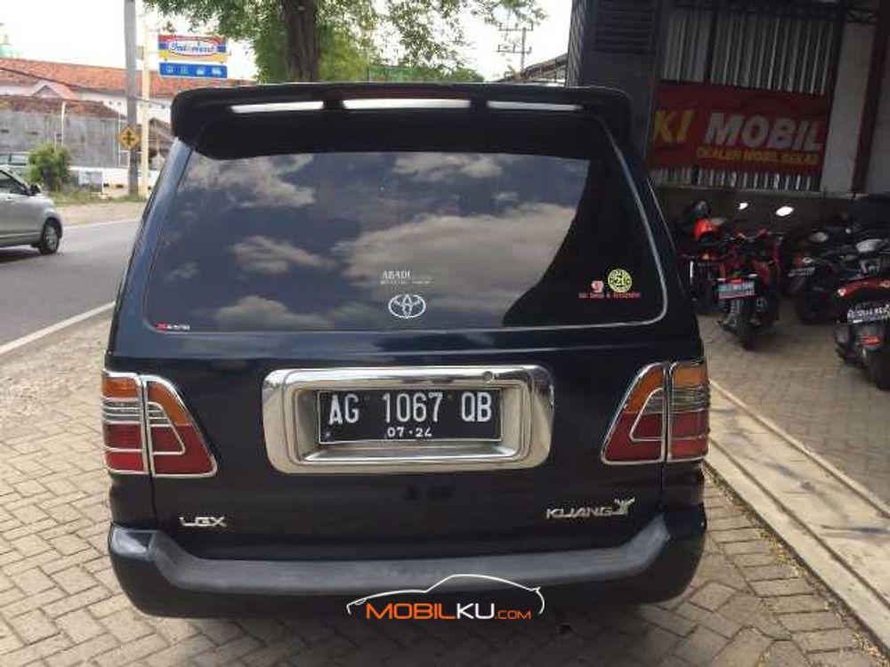 Mobil Toyota Kijang 2002