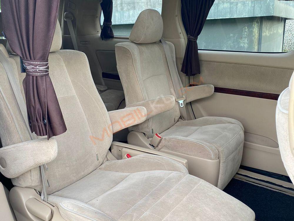 Mobil Toyota Vellfire 2012