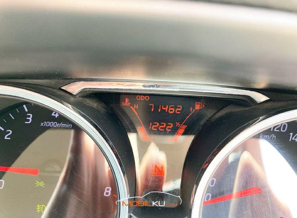 Mobil Nissan Grand Livina 2014