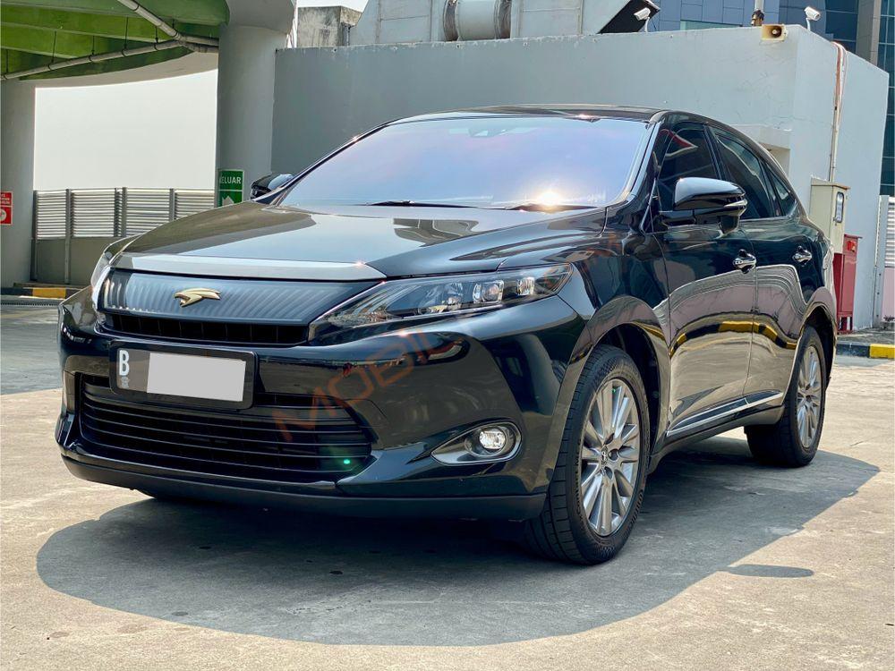 Mobil Toyota Harrier 2015