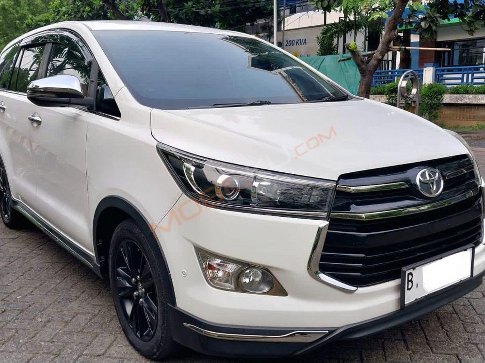 Mobil Toyota Kijang Innova 2018