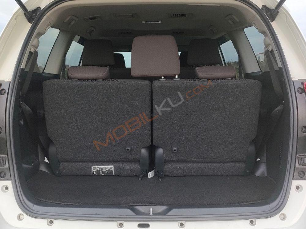 Mobil Toyota Kijang Innova 2021