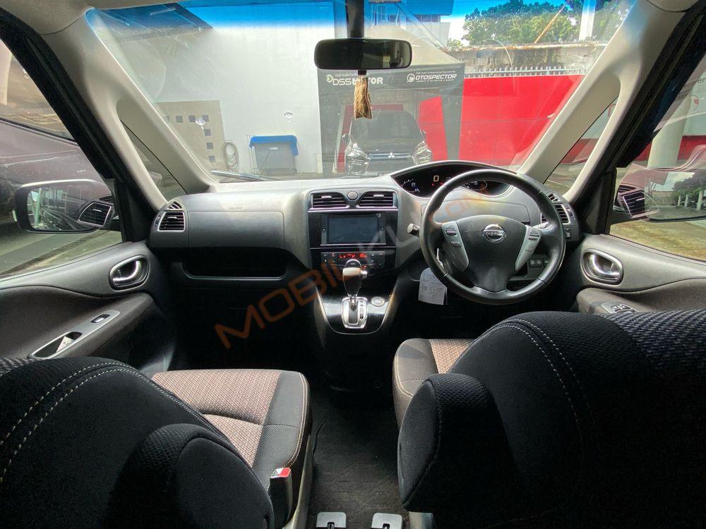 Mobil Nissan Serena 2018