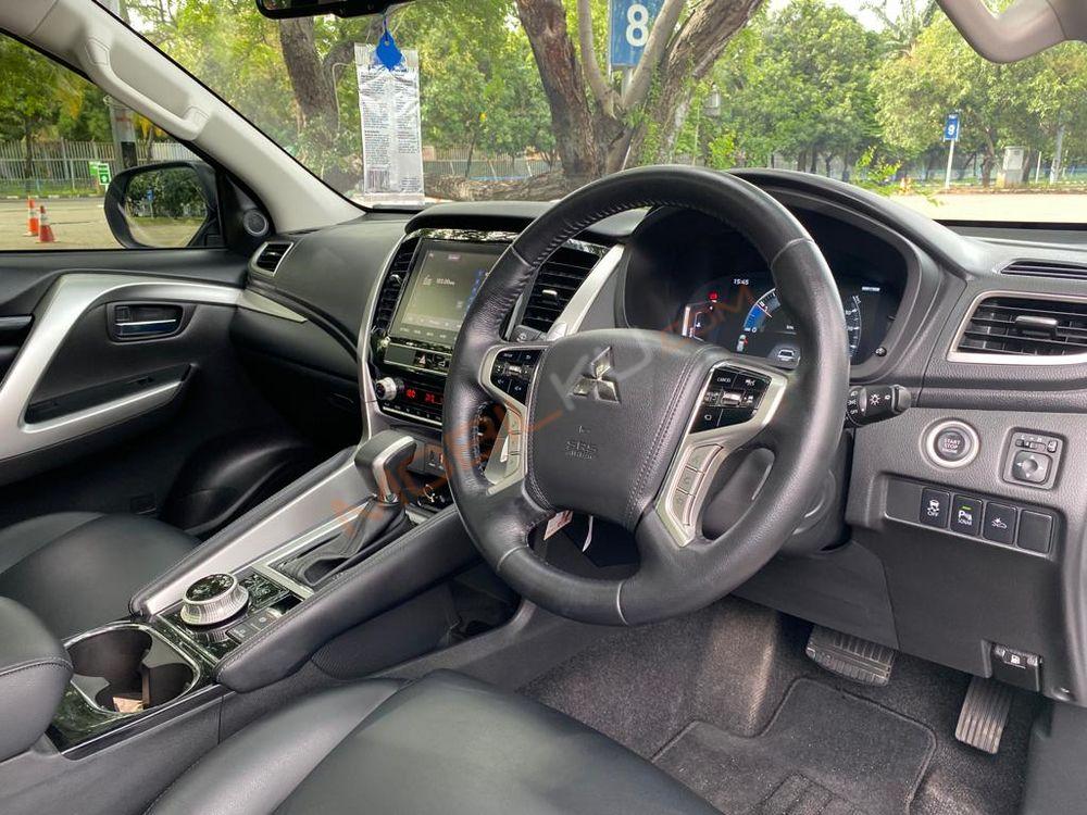 Mobil Mitsubishi Pajero 2021