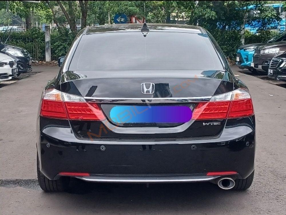 Mobil Honda Accord 2013