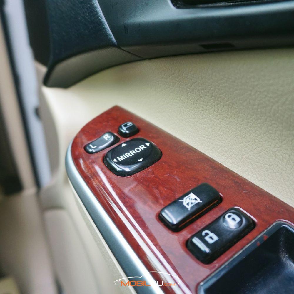 Mobil Toyota Camry 2013