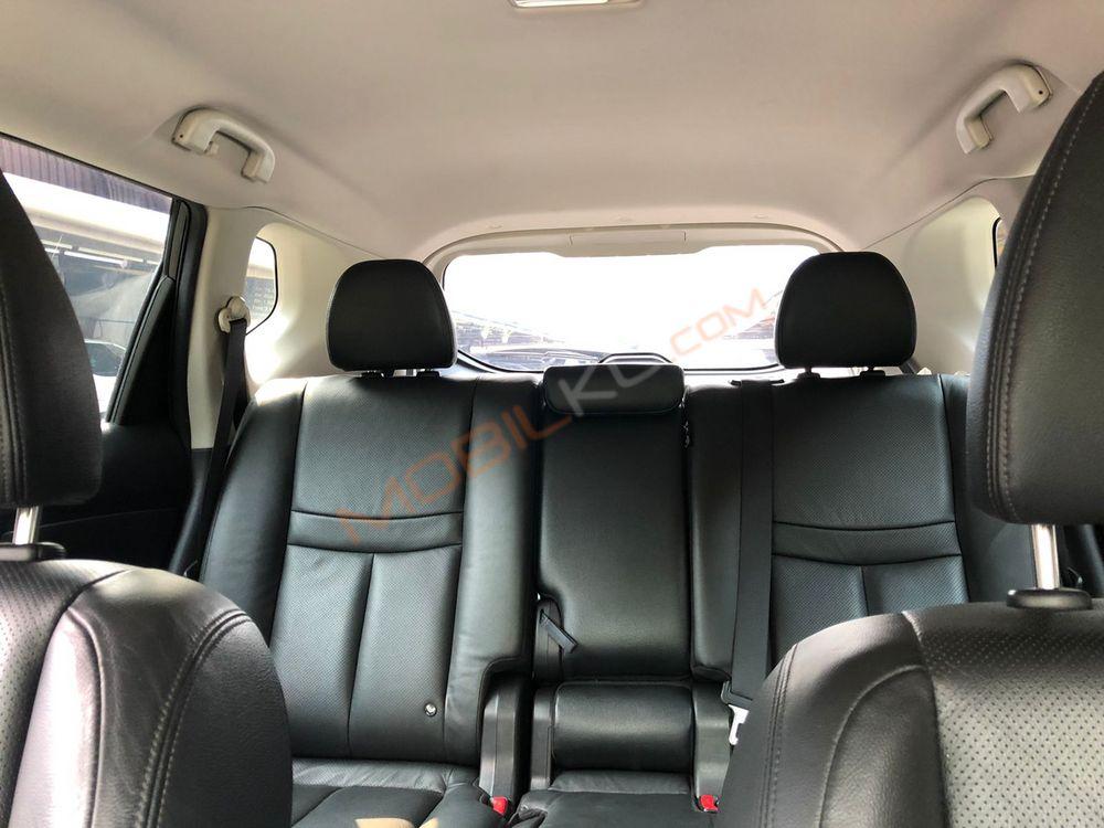 Mobil Nissan X-Trail 2015