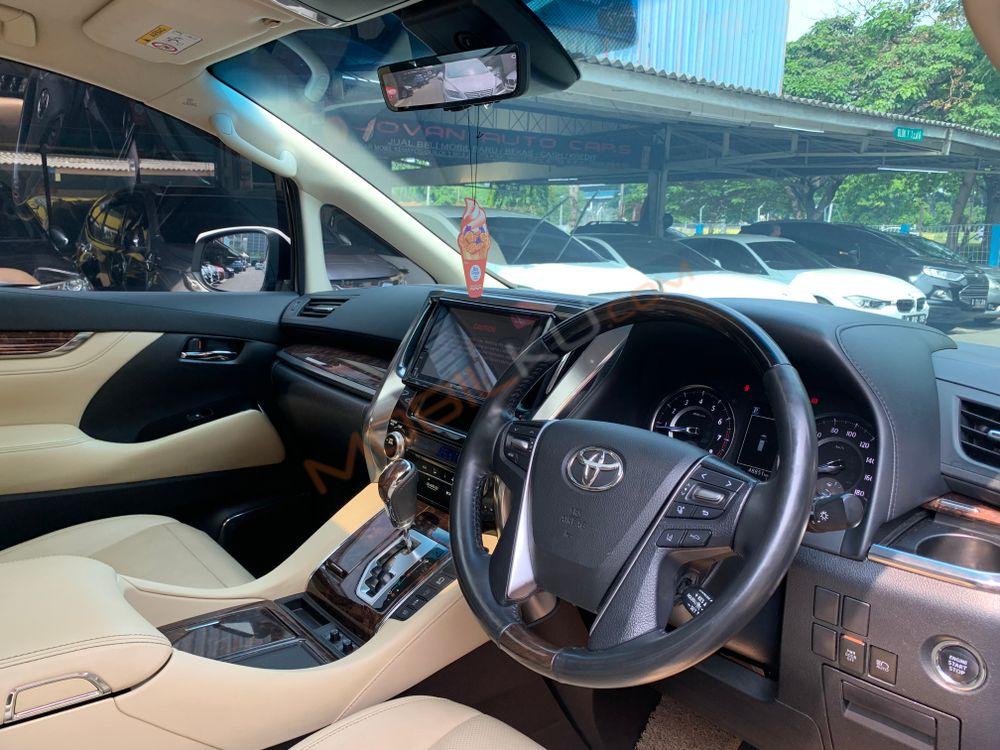 Mobil Toyota Alphard 2020