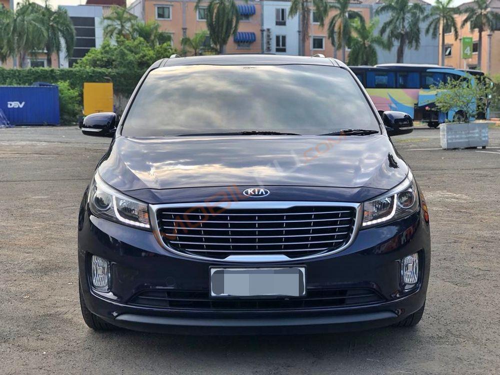 Mobil Kia Sedona 2017