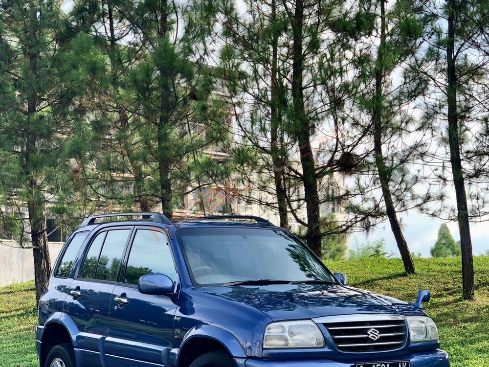Mobil Suzuki Escudo 2002