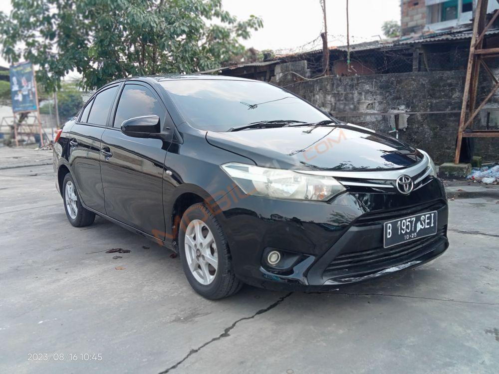 Mobil Toyota Limo 2014