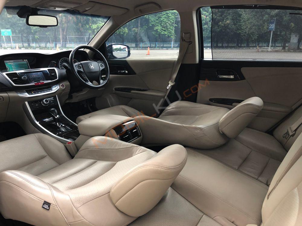 Mobil Honda Accord 2013