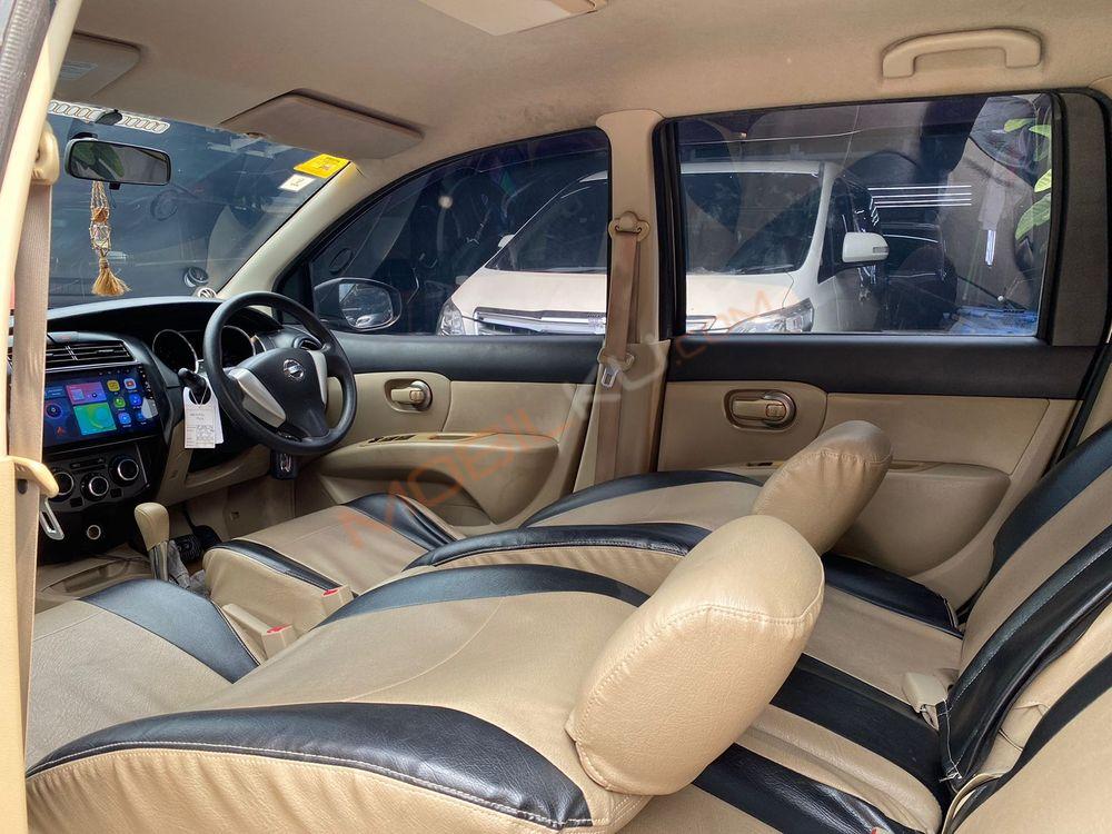 Mobil Nissan Livina 2015