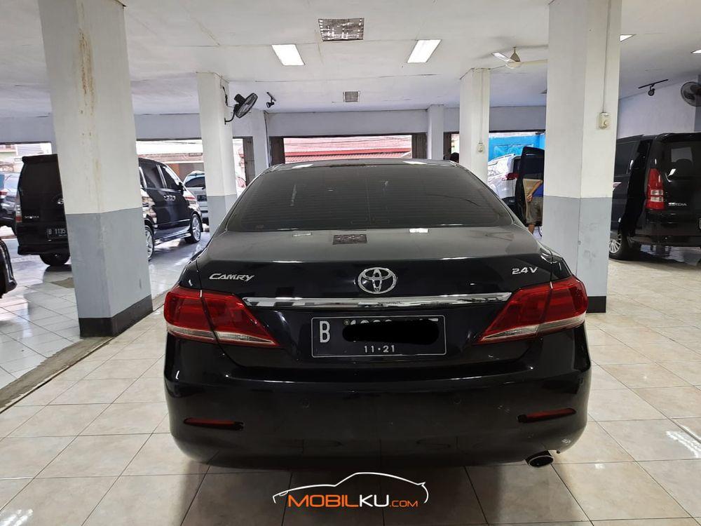 Mobil Toyota Camry 2011