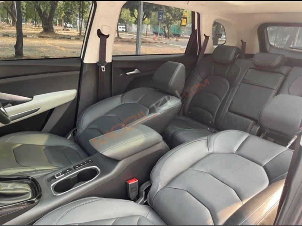 Mobil Wuling Almaz 2022