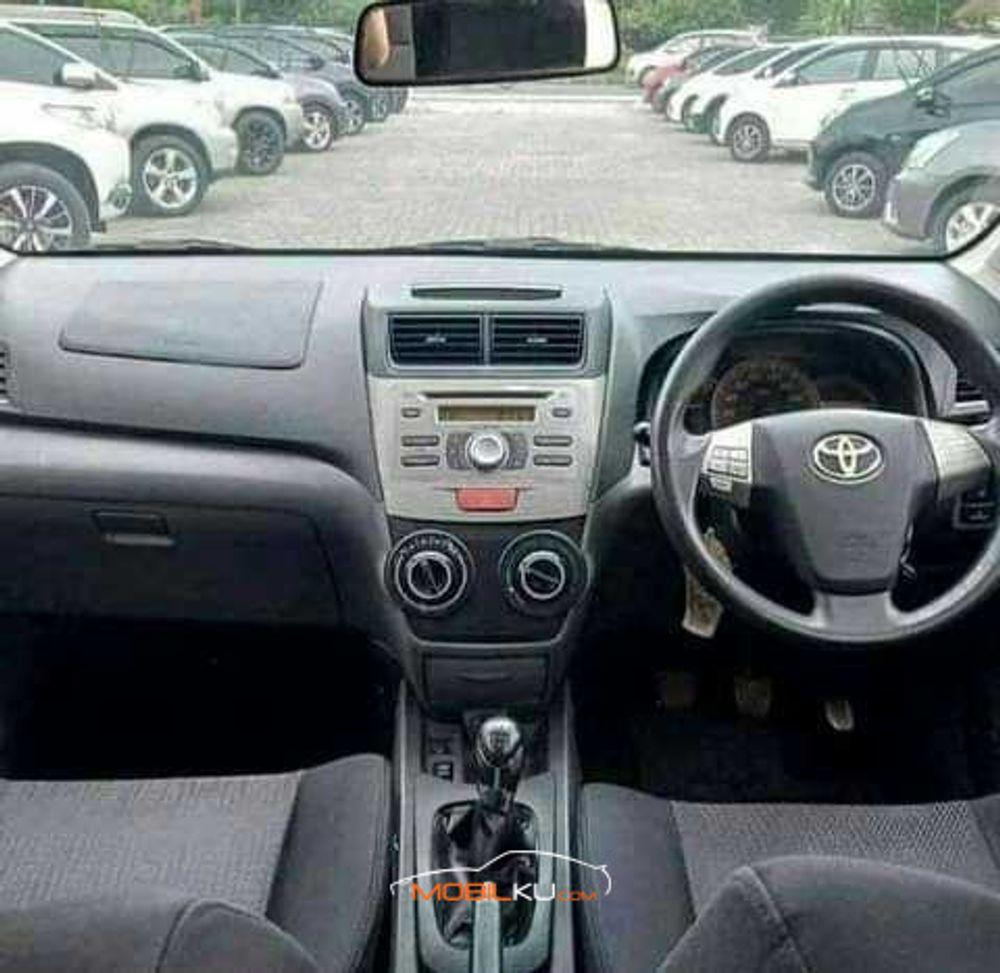 Mobil Toyota Avanza 2018