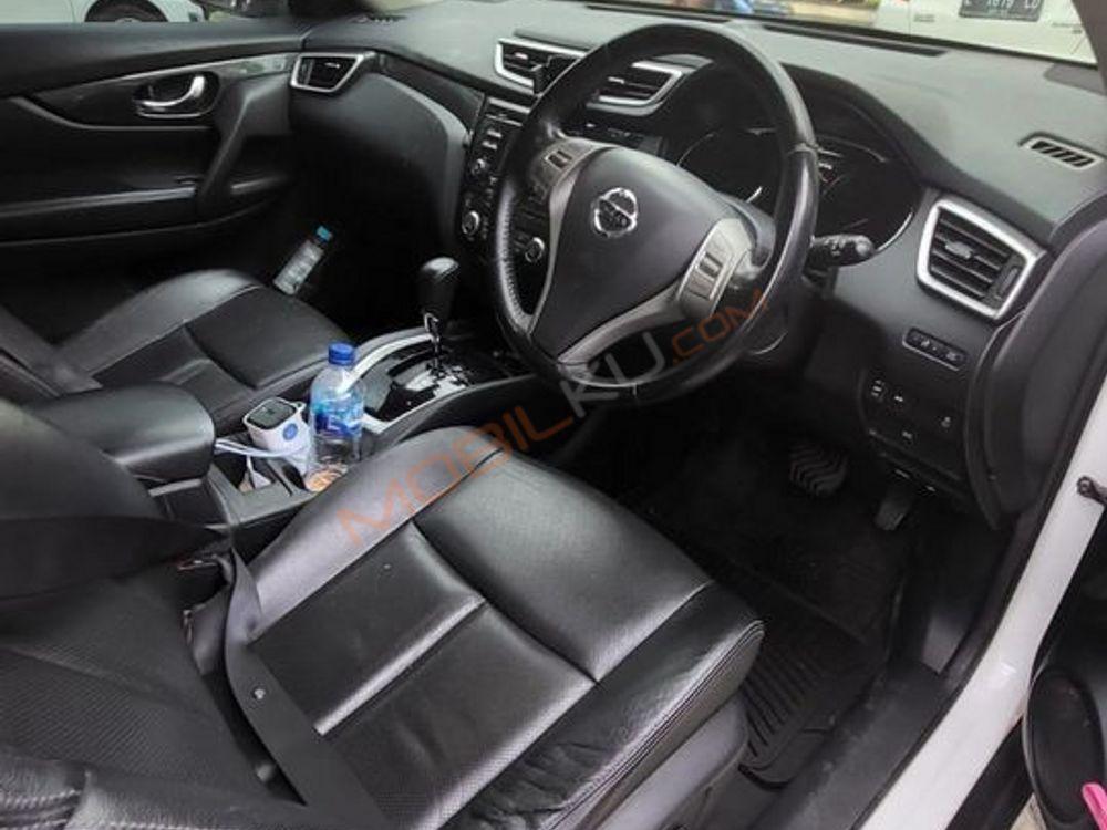 Mobil Nissan X-Trail 2015