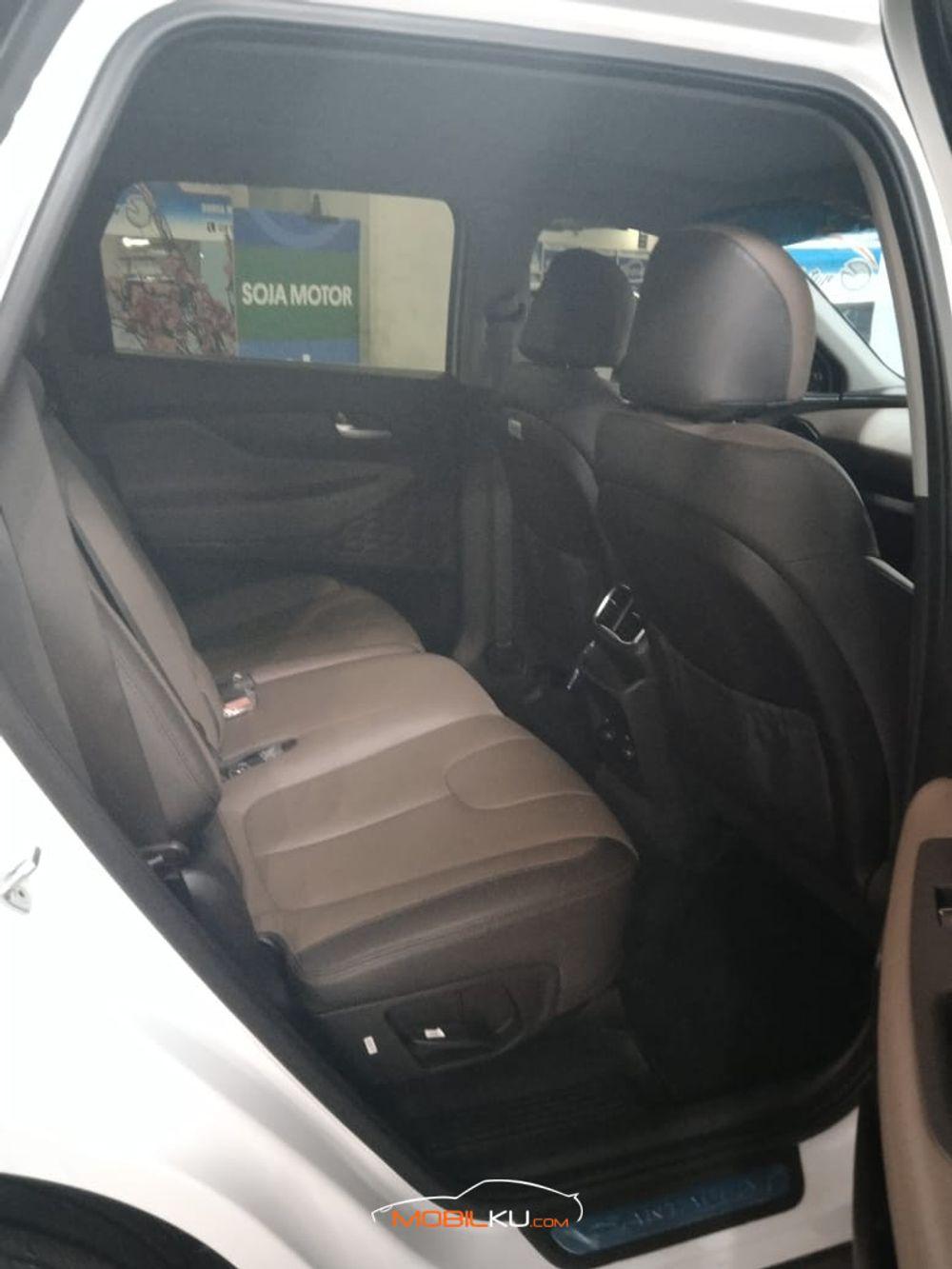 Mobil Hyundai Santa Fe 2019