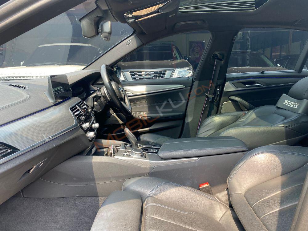 Mobil BMW 5 Series 2020