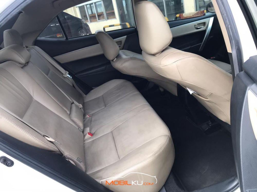 Mobil Toyota Corolla 2015