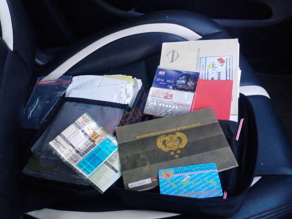 Mobil Nissan Livina 2013