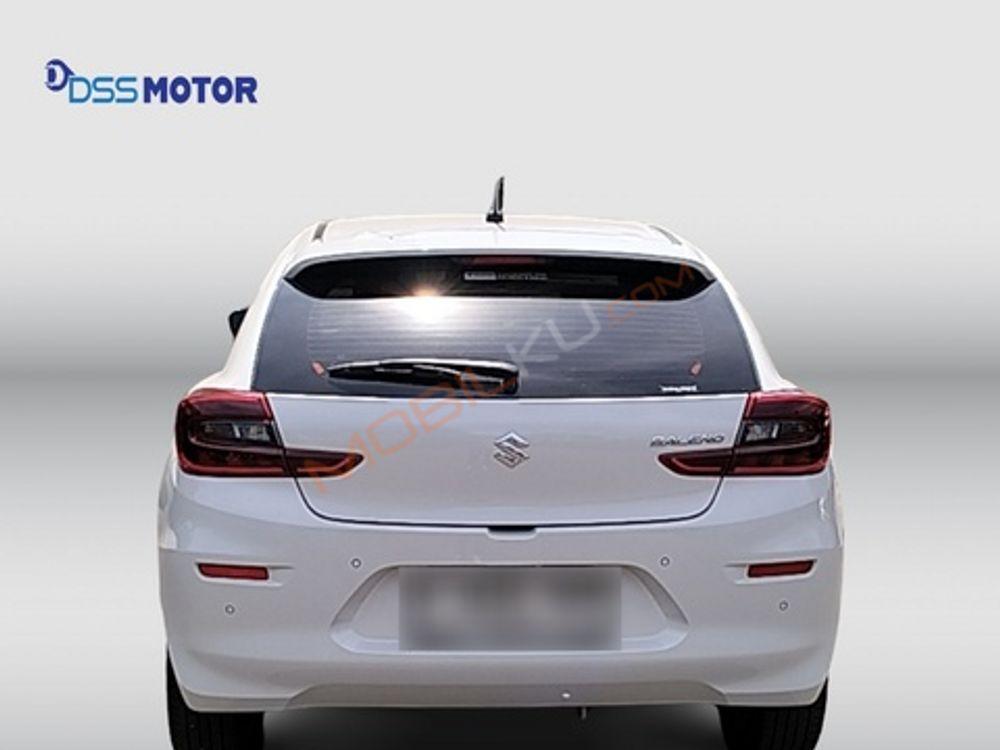 Mobil Suzuki Baleno 2022