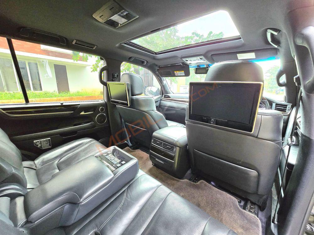 Mobil Toyota Land Cruiser 2018