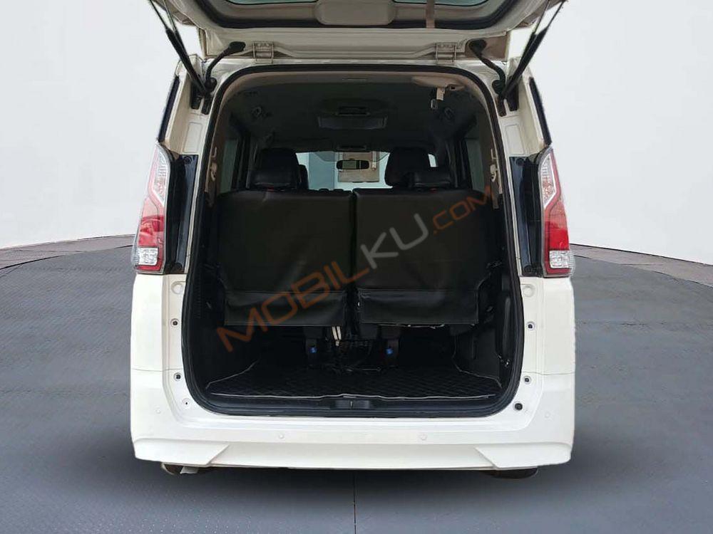 Mobil Nissan Serena 2019