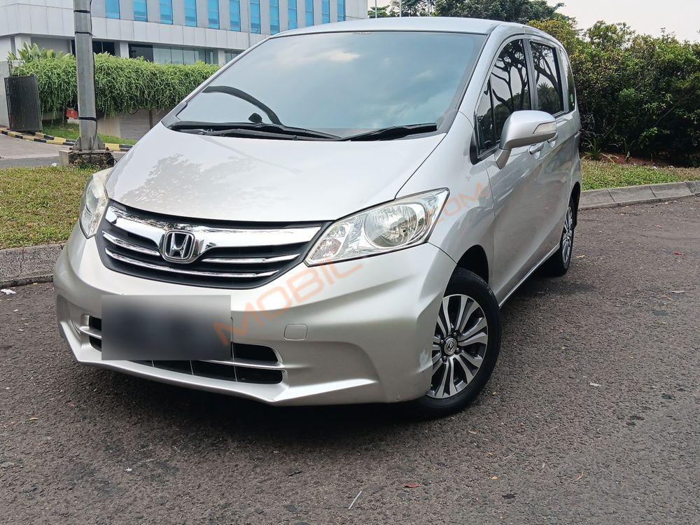 Mobil Honda Freed 2012