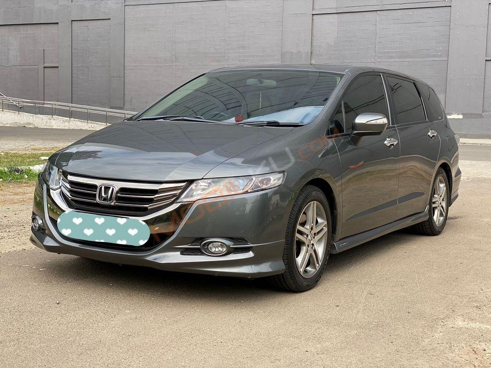 Mobil Honda Odyssey 2012