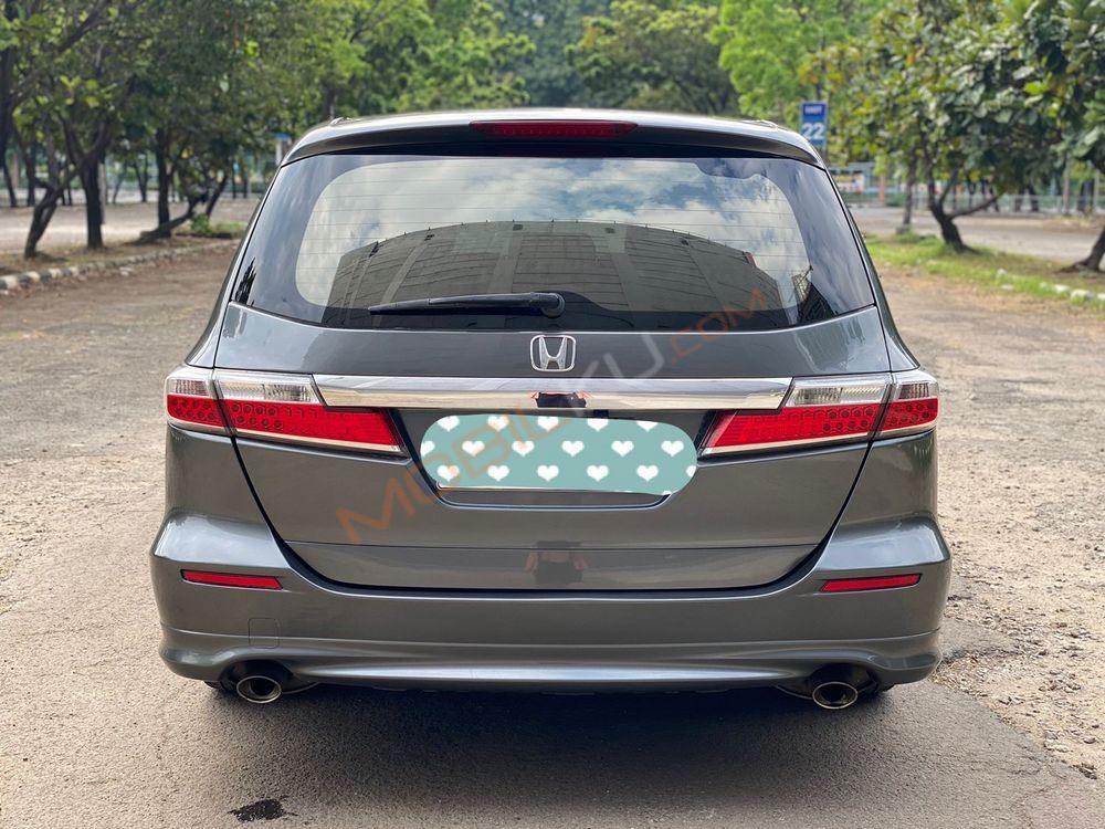 Mobil Honda Odyssey 2012