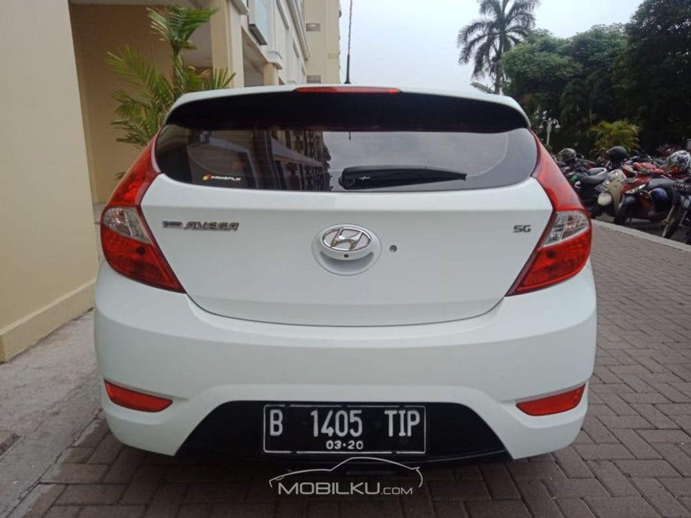 Mobil Hyundai Avega 2014