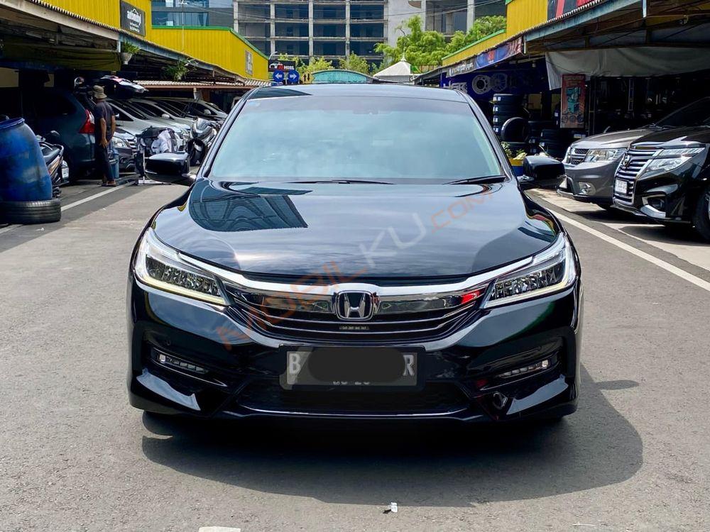 Mobil Honda Accord 2016