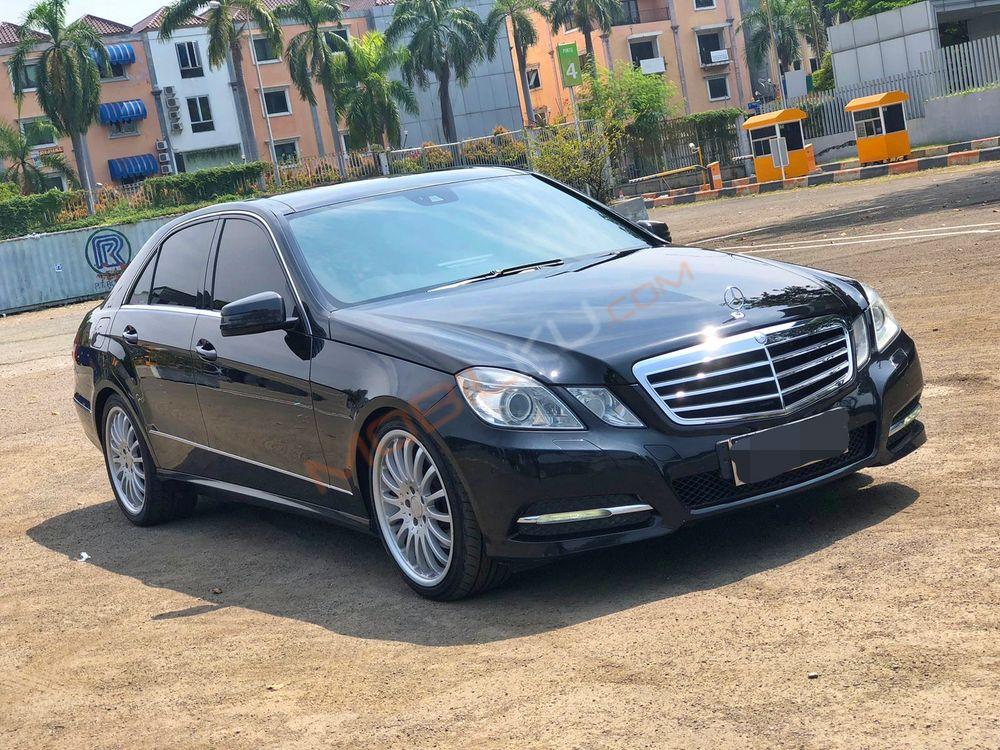 Mobil Mercedes-Benz E-Class 2011
