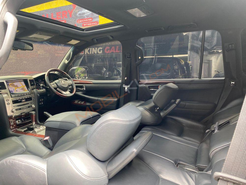 Mobil Lexus LX 2014