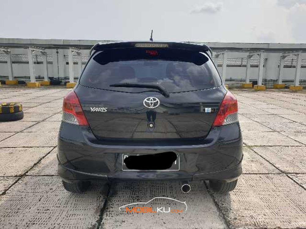 Mobil Toyota Yaris 2010