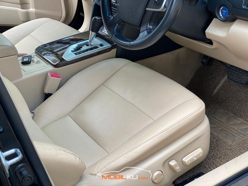 Mobil Toyota Camry 2014