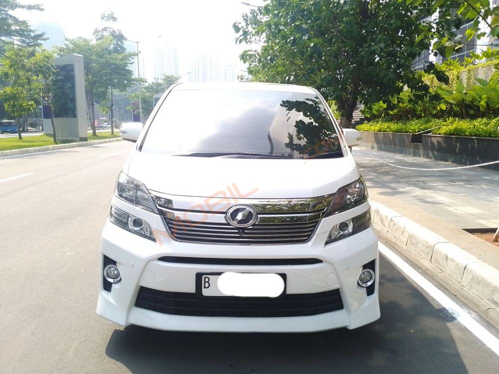 Mobil Toyota Vellfire 2014