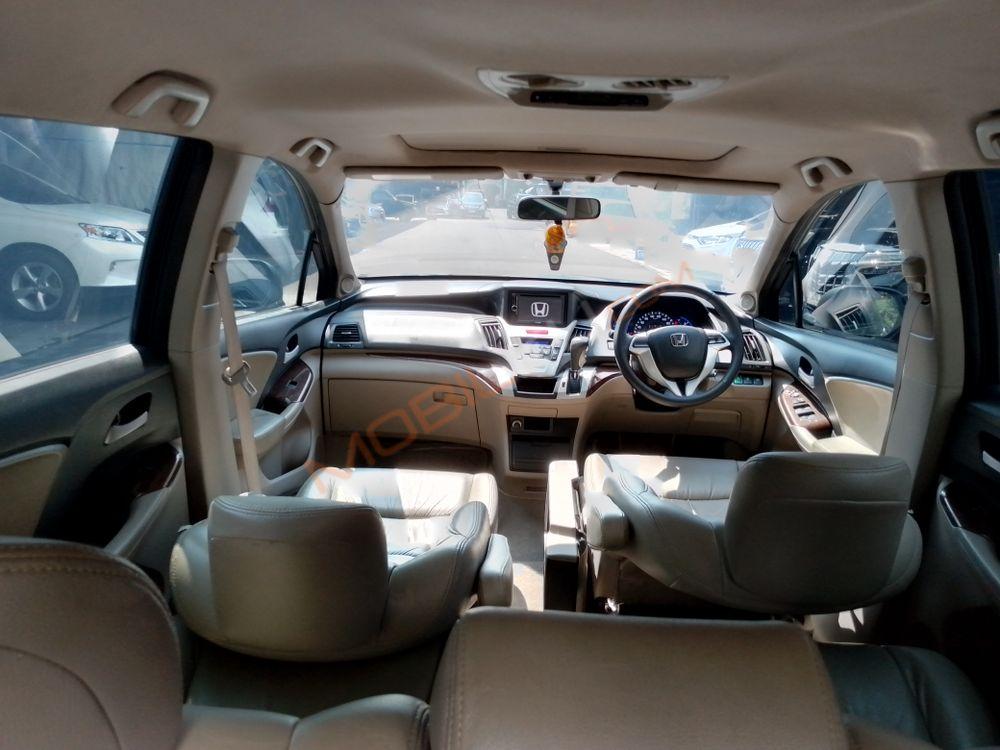 Mobil Honda Odyssey 2012