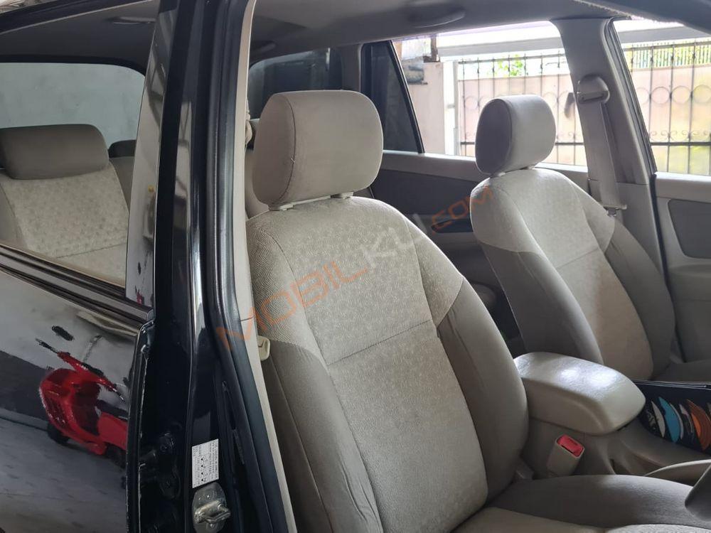 Mobil Toyota Kijang Innova 2014