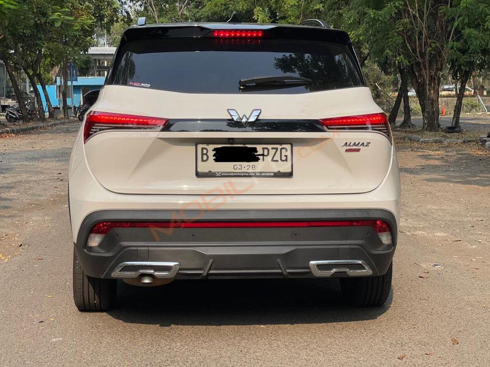Mobil Wuling Almaz 2022