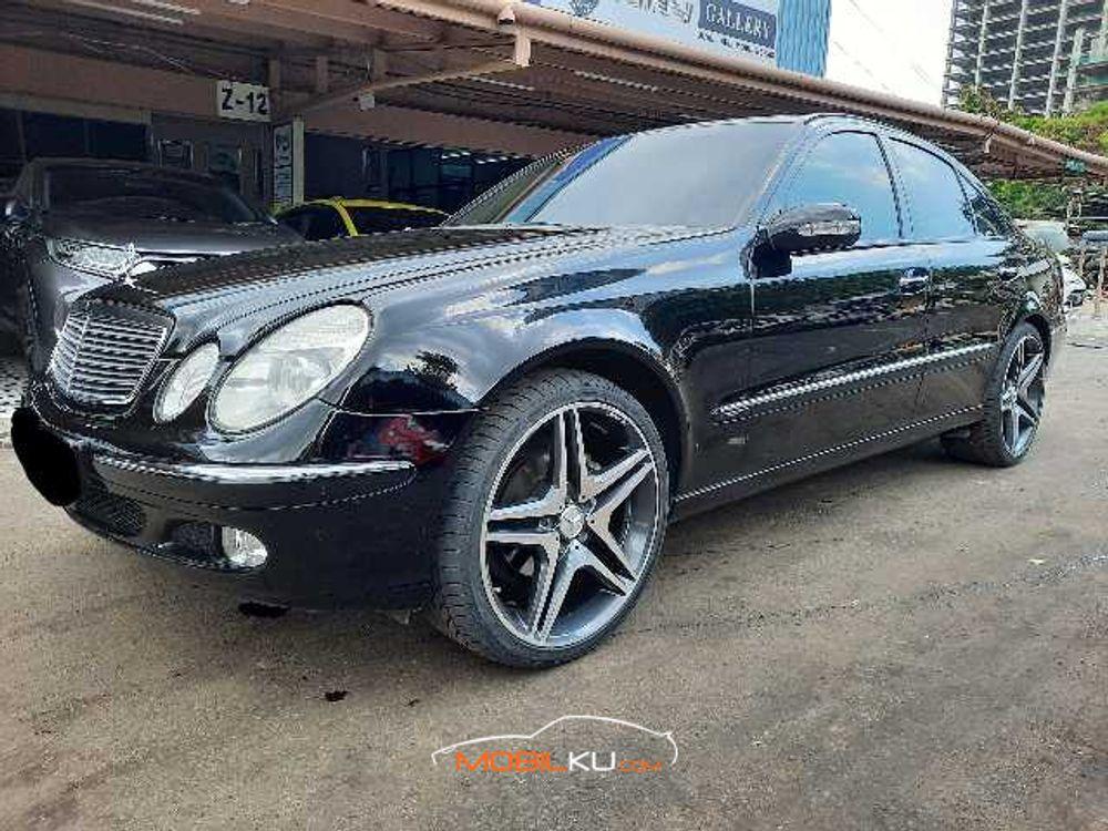 Mobil Mercedes-Benz E-Class 2004
