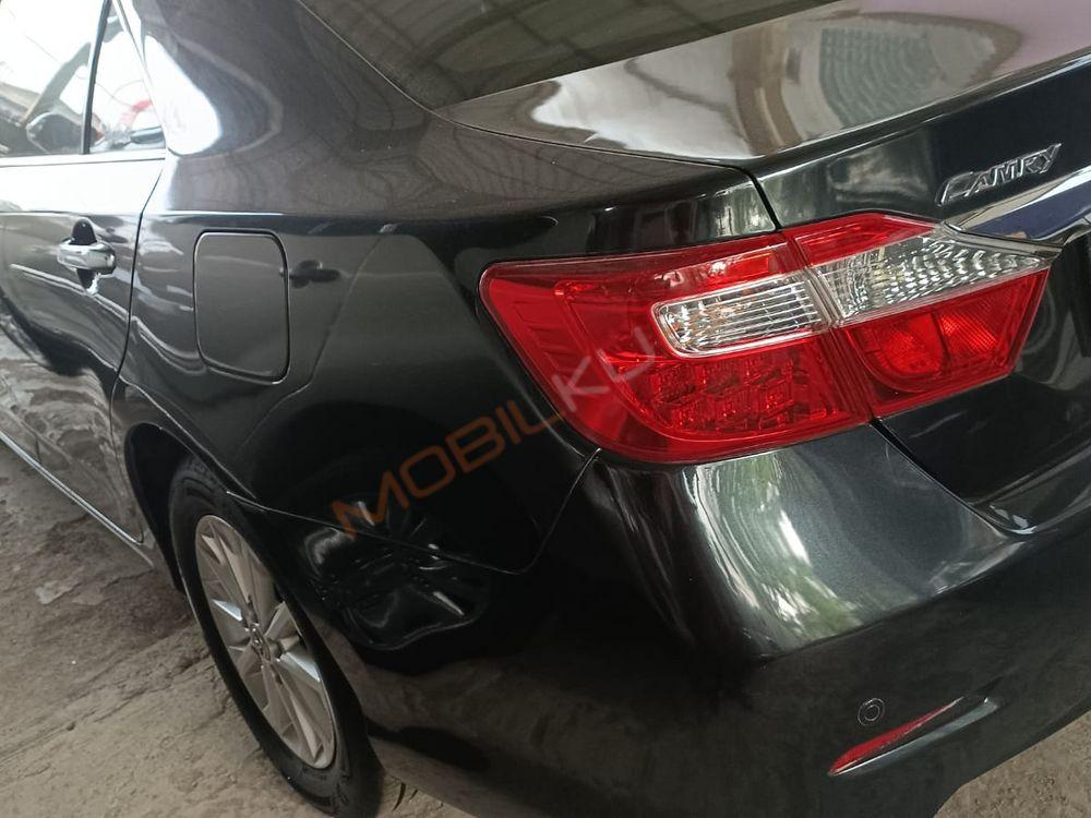 Mobil Toyota Camry 2013