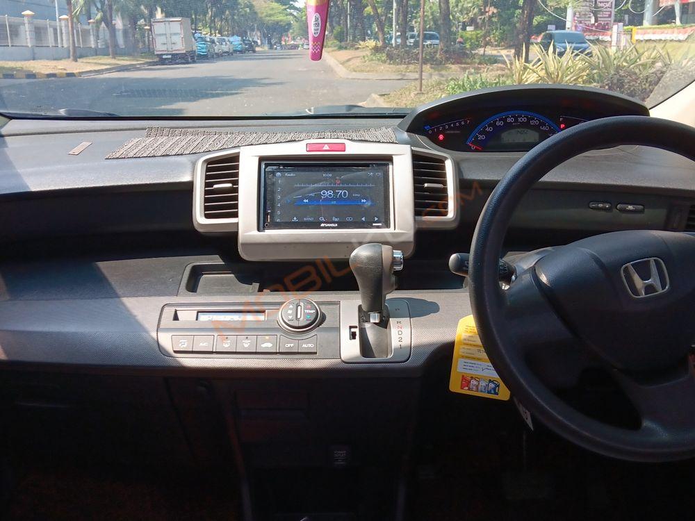 Mobil Honda Freed 2012