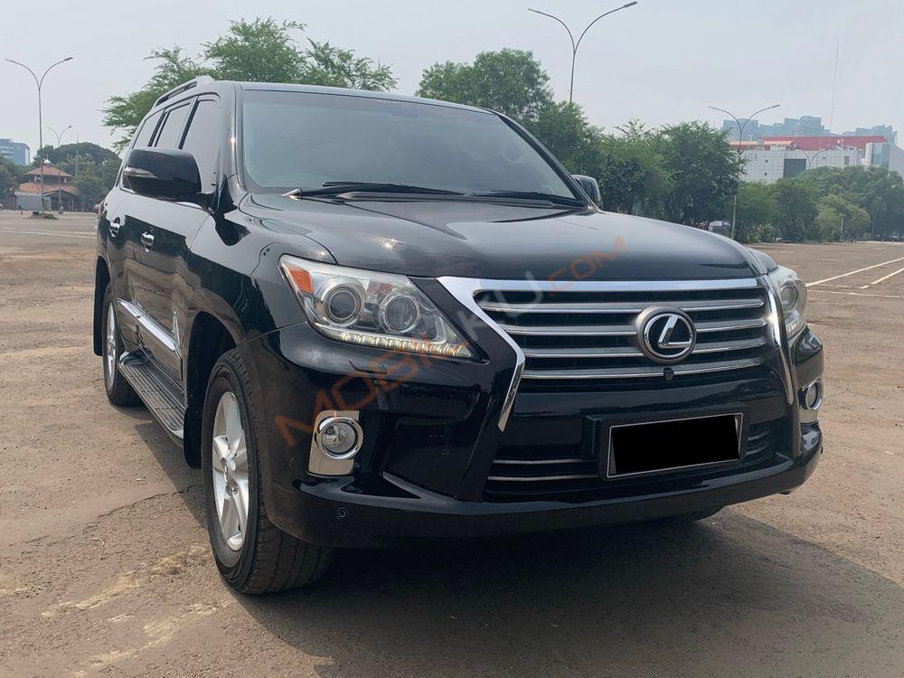 Mobil Lexus LX 2012