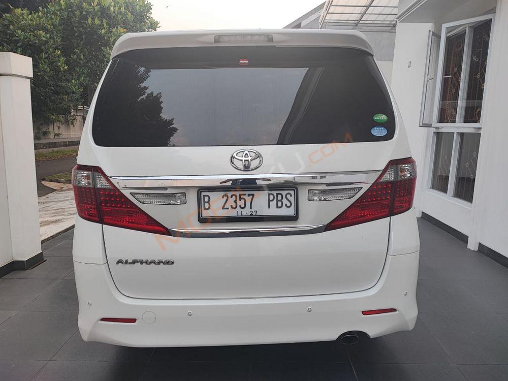Mobil Toyota Alphard 2013