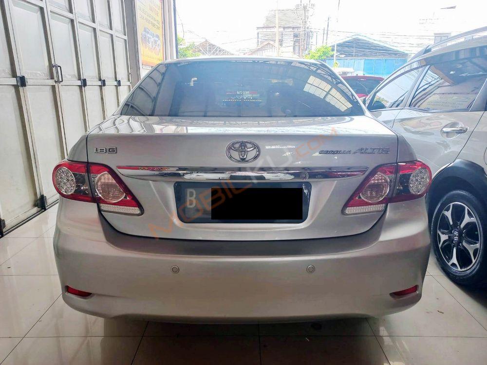 Mobil Toyota Corolla 2011